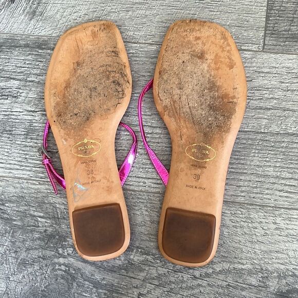 Prada ITALY vivid pink patent leather flat sandals Sz 38 - Picture 6 of 7